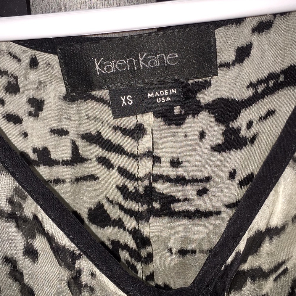 Sheer black and white v neck xs